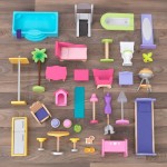 Casuta papusi Patio & Pool DollHouse KidKraft Casuta cu spatiu exterior de relaxare si piscina cu apa, accesorii cu sunete si lumini